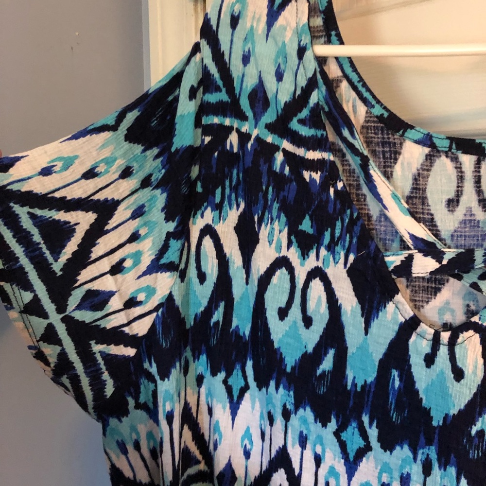 Liz Claiborne Woman’s top, Size 3x. Lightly worn.